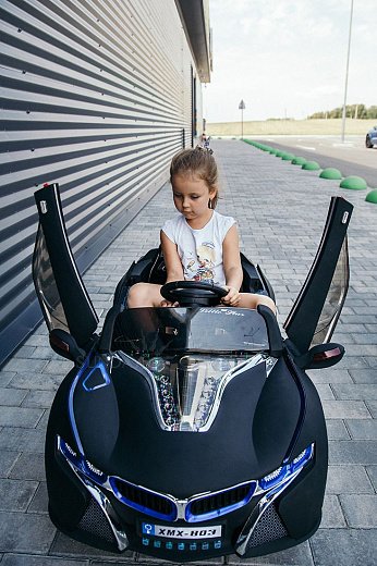 Детский электромобиль BMW i8 Sundays BJ803Р - фото